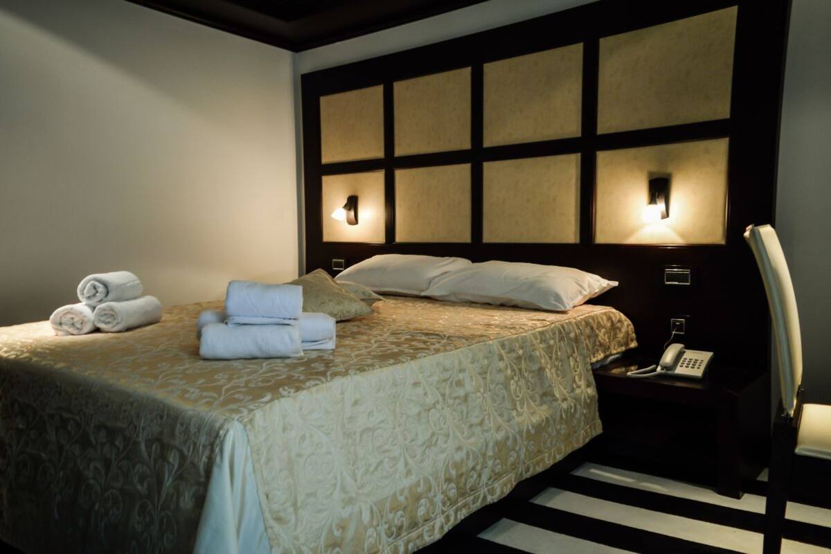 Minibar, in-room safe, desk, rollaway beds