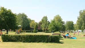 Tempat bermain anak - outdoor