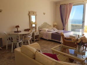 1 chambre, fer et planche Ă repasser, Wi-Fi gratuit, draps fournis