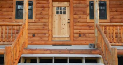 Log Cabin in Picture Perfect Jackson, NH - near Storyland in the White Mountains