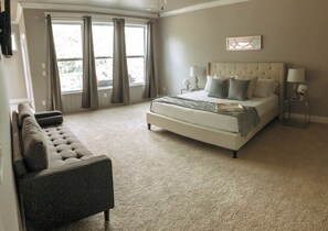 3 bedrooms, in-room safe, iron/ironing board, WiFi - Elegant new townhouse in downtown Bentonville (Bentonville)