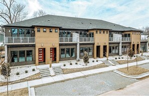 Exterior - Elegant new townhouse in downtown Bentonville (Bentonville)