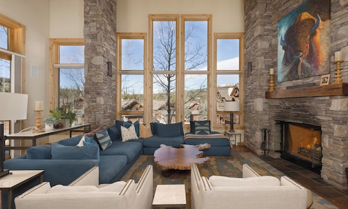 Black Eagle Lookout | Hot Tub • Deck • Walk to Dining