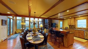 Dining - Big Sky Vacation Rentals: Black Eagle 16 (Big Sky)