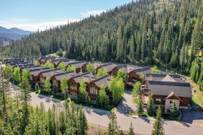 Exterior - Big Sky Vacation Rentals: Black Eagle 16 (Big Sky)
