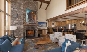 スマートテレビ、暖炉、テレビゲーム、ステレオ