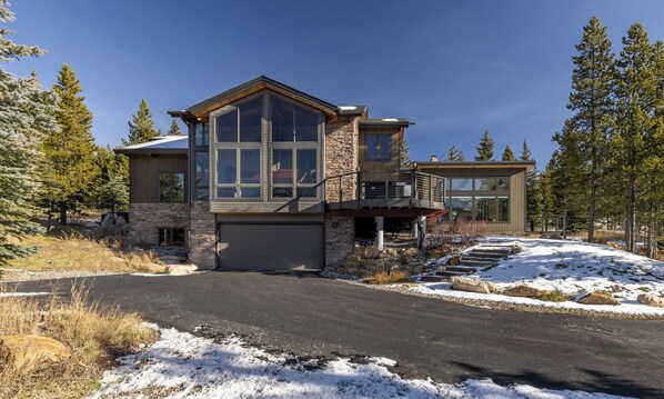 المنشأة من الخارج