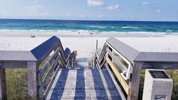 Beach nearby - Great location, few steps from the beach!!! (Miramar Beach)