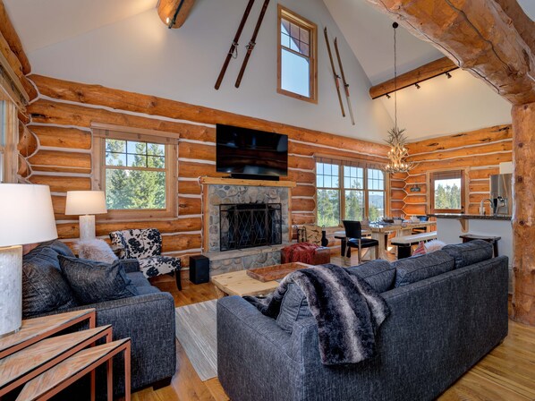 TV, fireplace, DVD player, stereo - Big Sky Vacation Rentals: PR Little Shadow 7 (Big Sky)