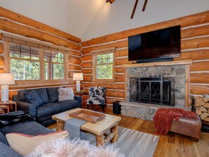TV, fireplace, DVD player, stereo - Big Sky Vacation Rentals: PR Little Shadow 7 (Big Sky)