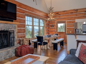 TV, fireplace, DVD player, stereo - Big Sky Vacation Rentals: PR Little Shadow 7 (Big Sky)