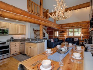 Fridge, microwave, oven, dishwasher - Big Sky Vacation Rentals: PR Little Shadow 7 (Big Sky)