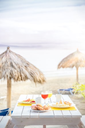Free daily buffet breakfast - Decameron Isla Coral Guayabitos Ramada All Inclusive Resort (Rincón de Guayabitos)
