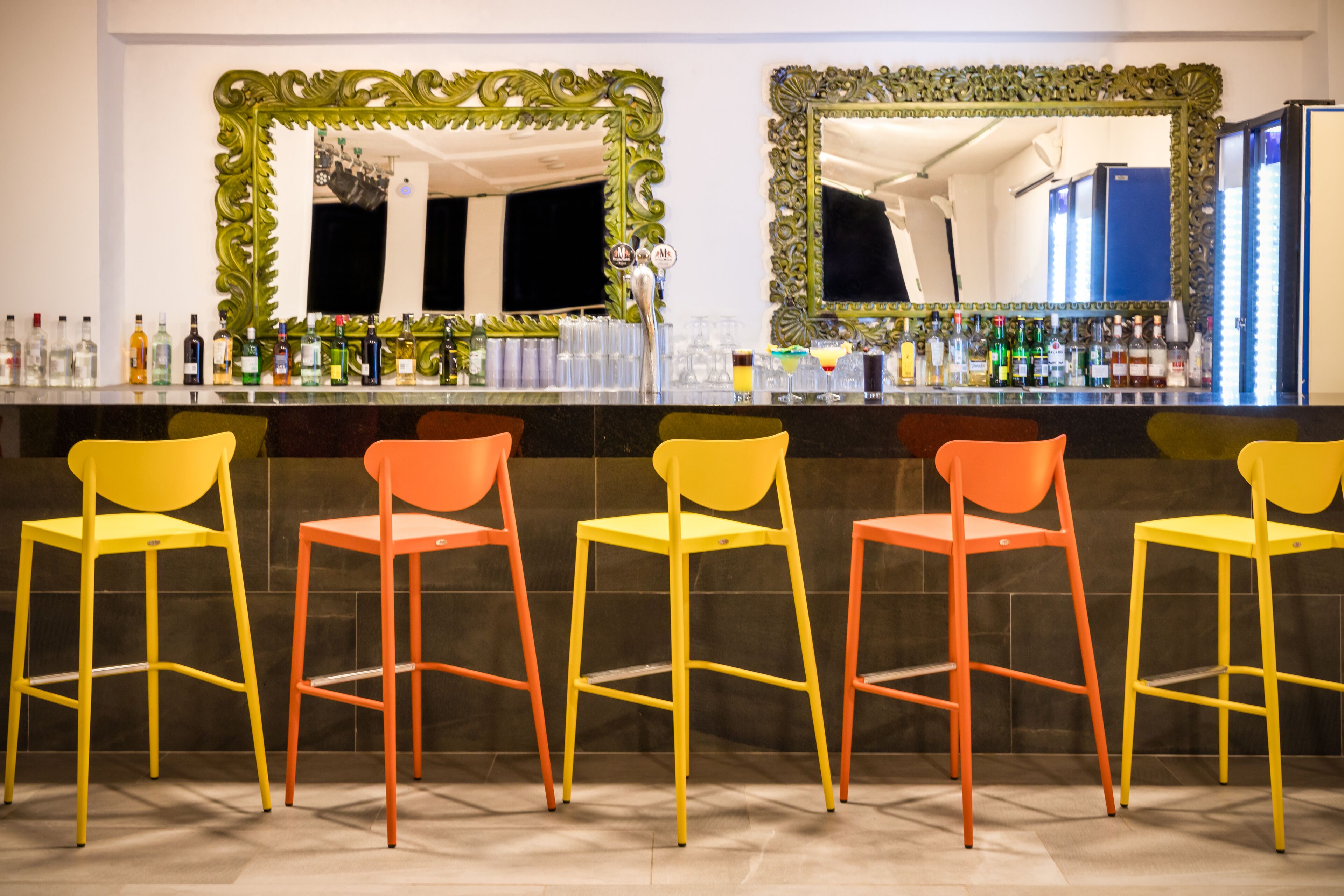 2 bars/lounges, poolside bar