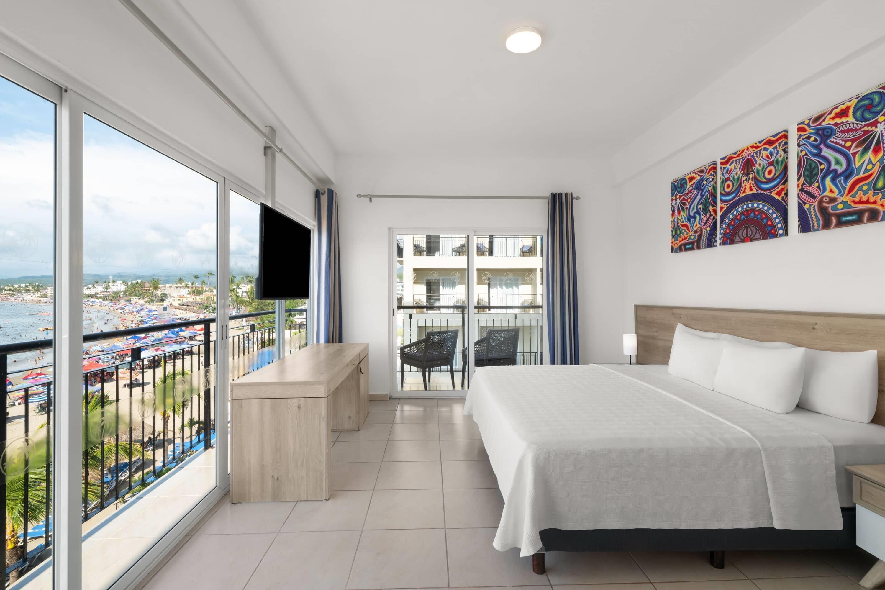 Caja fuerte, tabla de planchar con plancha, cunas gratuitas