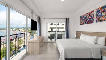 Caja fuerte, tabla de planchar con plancha, cunas gratuitas