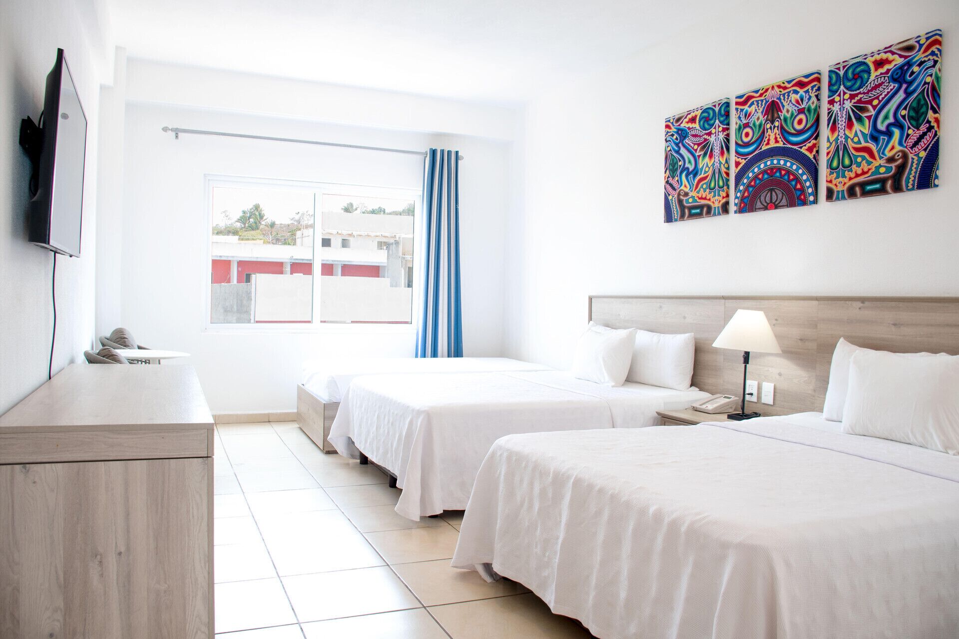 Peti besi dalam bilik, seterika/papan seterika 