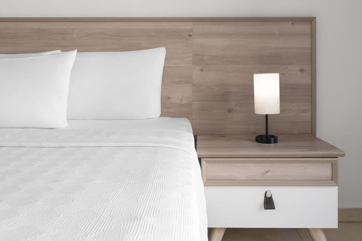 Coffres-forts dans les chambres, fer et planche Ă repasser