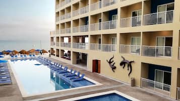 تفاصيل الفندق من الخارج