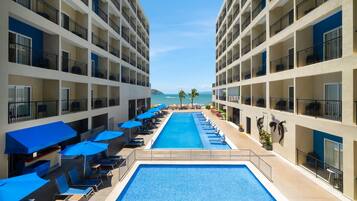 Outdoor pool, sun loungers