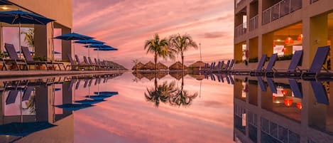 Outdoor pool, sun loungers