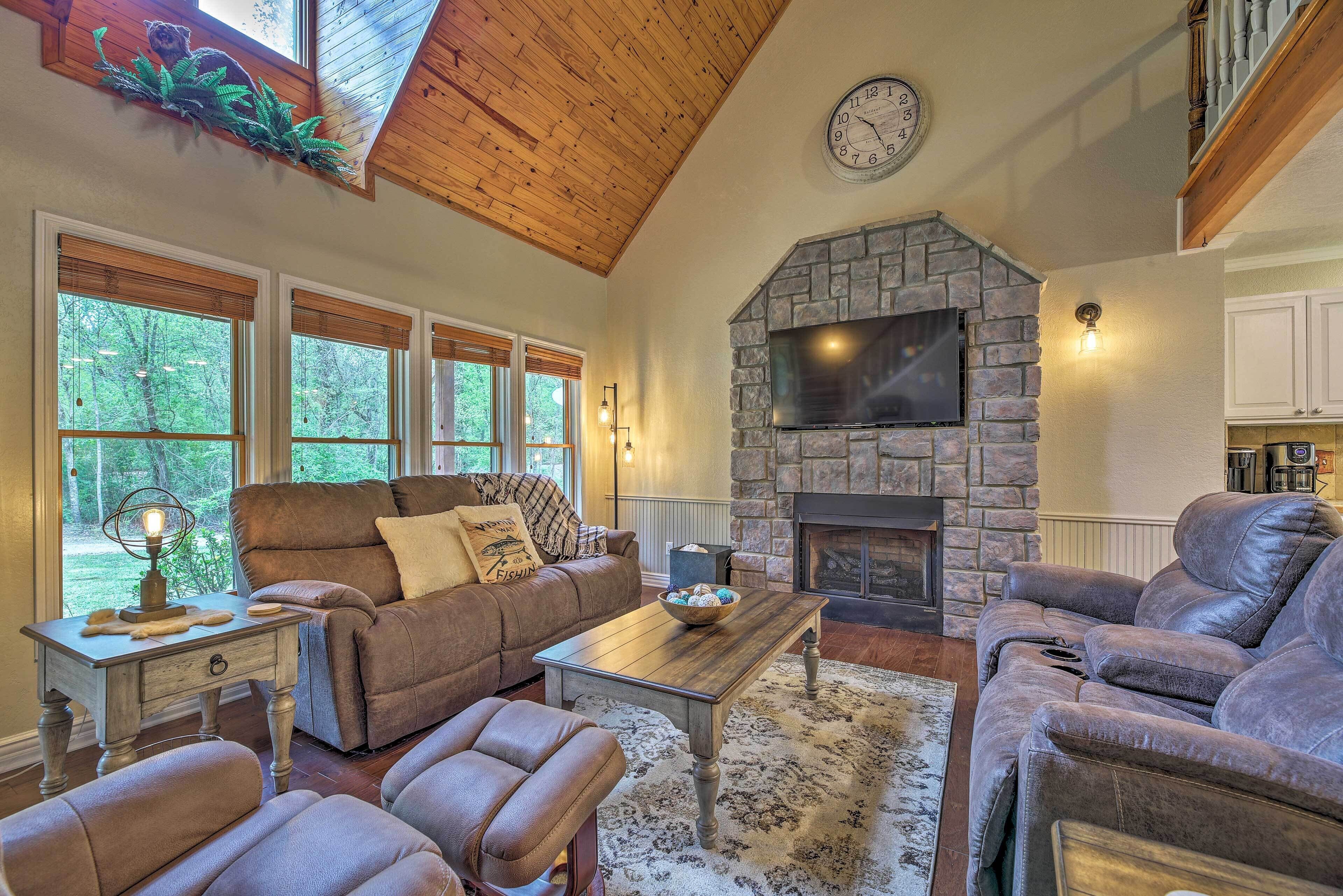 TV, fireplace, DVD player