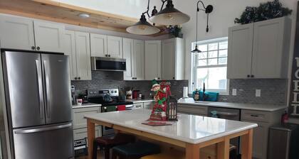 Hiljattain rakennettu mökki historiallisessa Thousand Island Parkissa, New Yorkissa