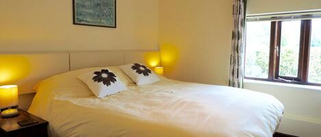 2 多间卧室、办公桌、熨斗/熨衣板、旅行婴儿床