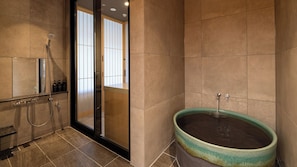A modern bathroom with a glass shower enclosure, a bathtub, and a large mirror. - Arima Hot Spring Hotel Hatago (Kobe)