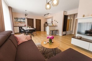 Apartamento (24) | Cofres nos quartos, individualmente decorados