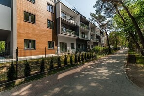 Vista frontal de la propiedad