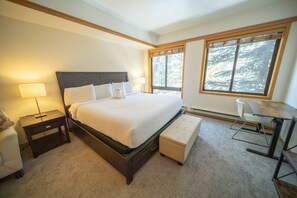 Desk, iron/ironing board, WiFi, bed sheets