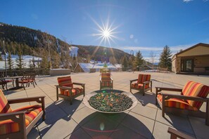 Terrace/patio - Modern studio with an easy walk to the slopes (Keystone)