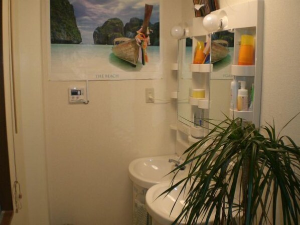 Bathroom - Guesthouse Sea Pappa (Naha)