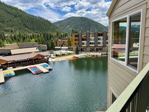 Property grounds - Modern Studio with 2 queen beds & a cozy fireplace (Keystone)