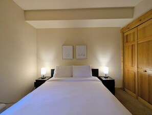 2 bedrooms, iron/ironing board, WiFi, bed sheets - Keystone Retreat | Balcony w/ Views & Hot Tubs (Keystone)