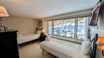 2 habitaciones, tabla de planchar con plancha, wifi y ropa de cama