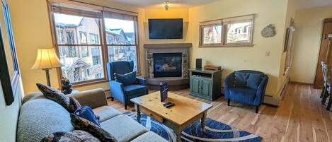 Smart TV, fireplace, stereo