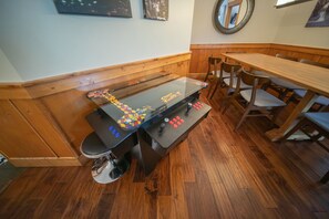 Dining - Summer Retreat/Pool, Slide & Village Activities (Keystone)