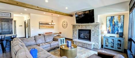 智能电视、壁炉