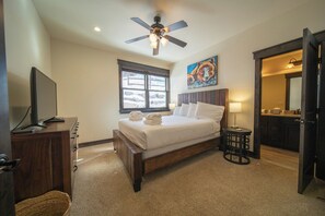 3 slaapkamers, een strijkplank/strijkijzer, wifi, beddengoed