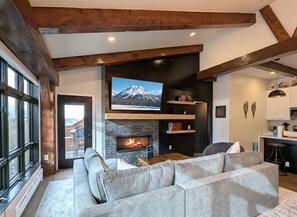 Smart-TV, peis og stereoanlegg