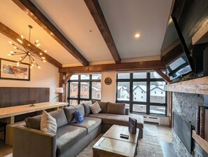 Téléviseur connecté, foyer, chaîne audio