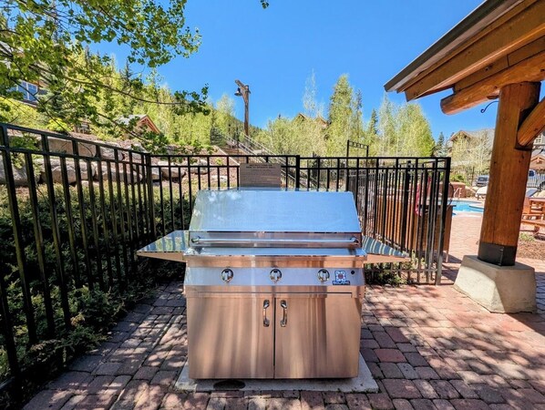 Minnie's Cabin shared grill #summer