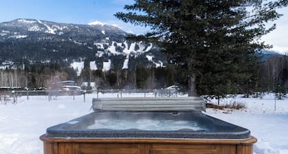 Modern 7 Bed 6. 5 Bath Lodge Under Revelstoke Mountain Resort