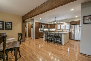 Dining - Renovated Townhome For Family Summer Getaway! (Keystone)
