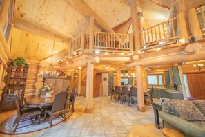 Dining - Luxury Custom Home – Summer Fun for Large Groups (Keystone)