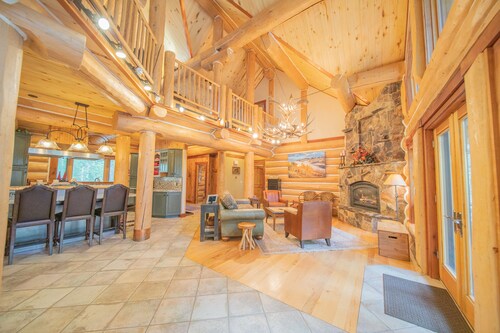 Luxury Custom Home – Summer Fun for Large Groups