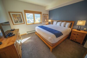 4 habitaciones, tabla de planchar con plancha, wifi y ropa de cama