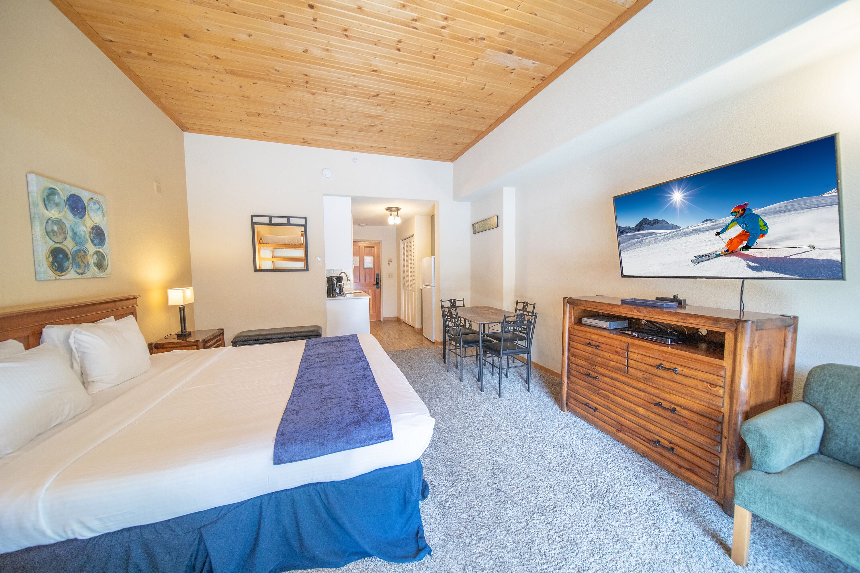 Cozy Updated Studio, Central Location!